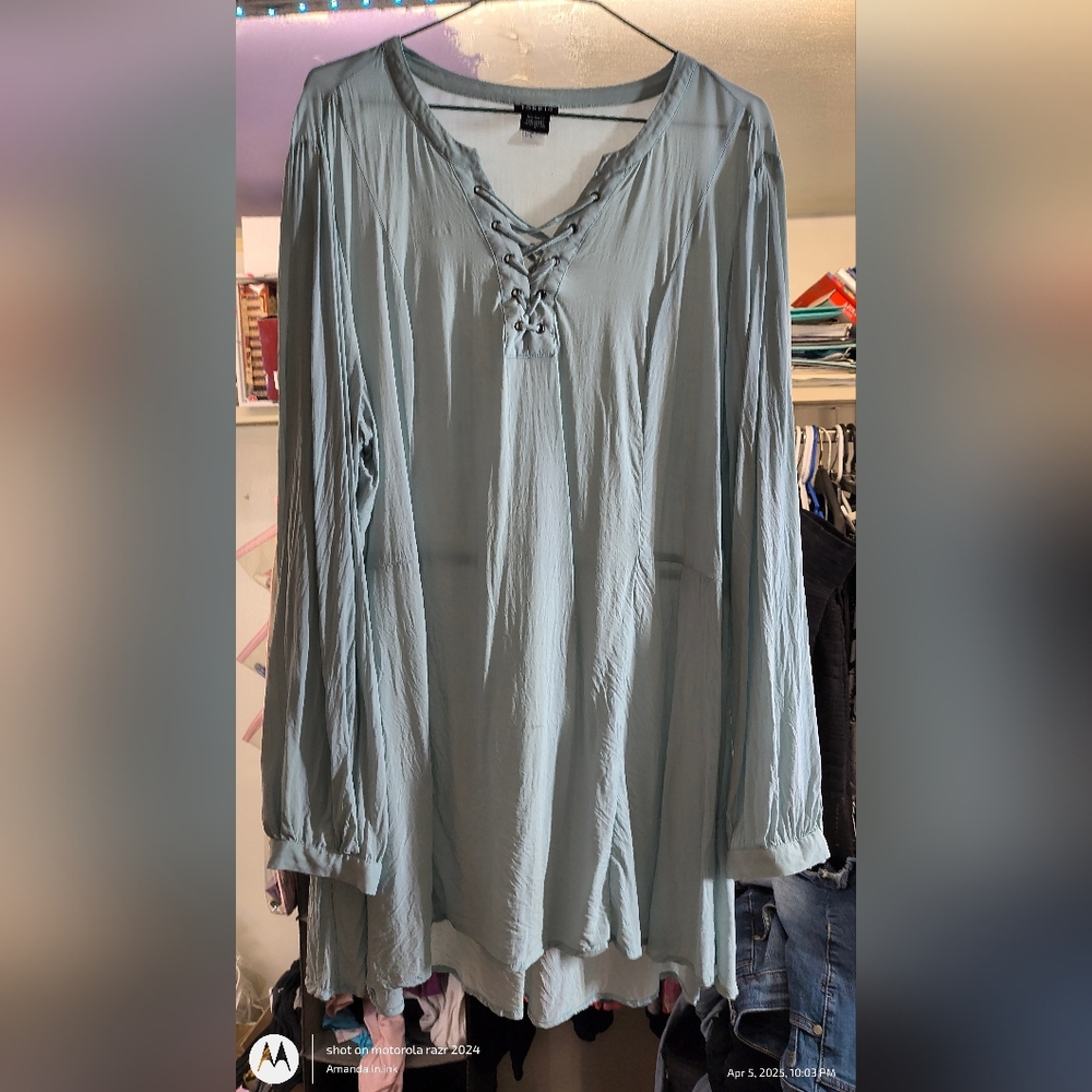 3/20$*Torrid size 3 light pastel green tunic top